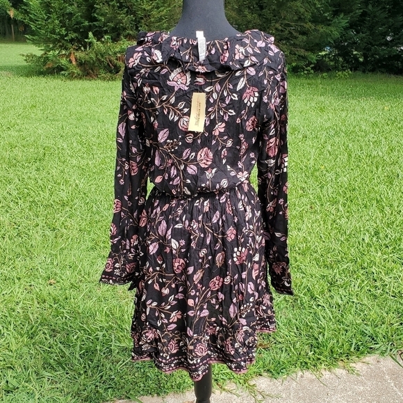 𝅺Floral black long sleeve ruffle dress American Rag - Picture 7 of 7